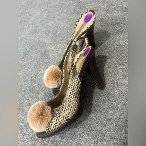 Woman’s 8.5 via condotti peep toe heels